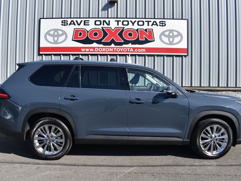 Certified 2024 Toyota Grand Highlander AWD image 8