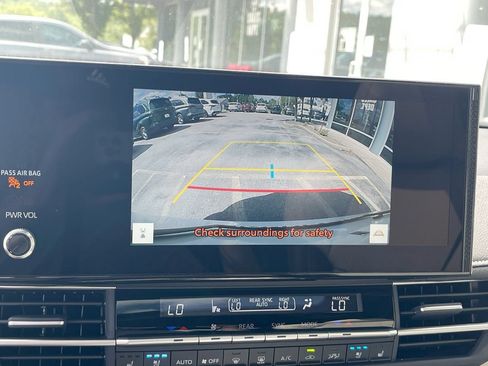 Used 2026 Toyota Sienna Limited FWD image 6