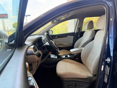 Used 2017 Kia Sorento LX w/ LX Convenience Package image 8