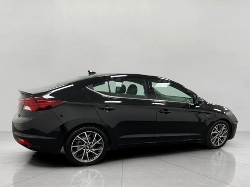 Used 2019 Hyundai Elantra Limited w/ Cargo Package FWD image 3