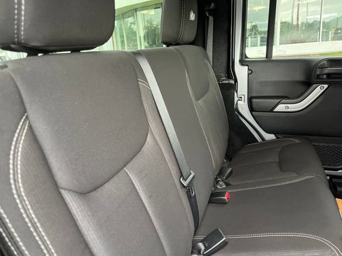 Used 2014 Jeep Wrangler Unlimited Rubicon w/ Connectivity Group AWD/4WD image 39