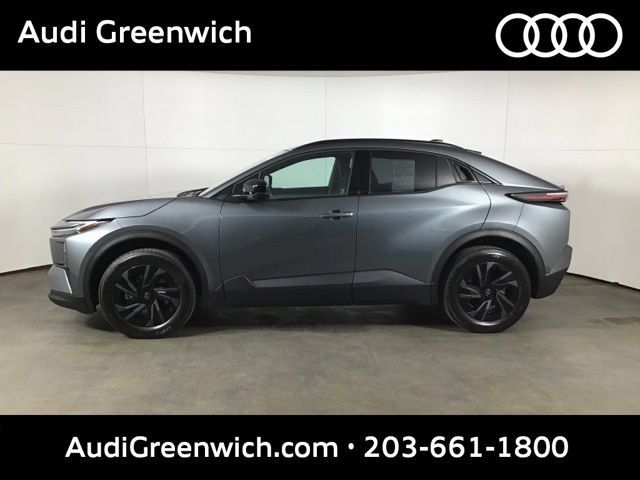 Used 2026 Toyota C-HR AWD/4WD image 4