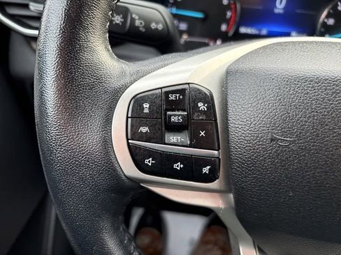 Used 2023 Ford Explorer Limited image 11