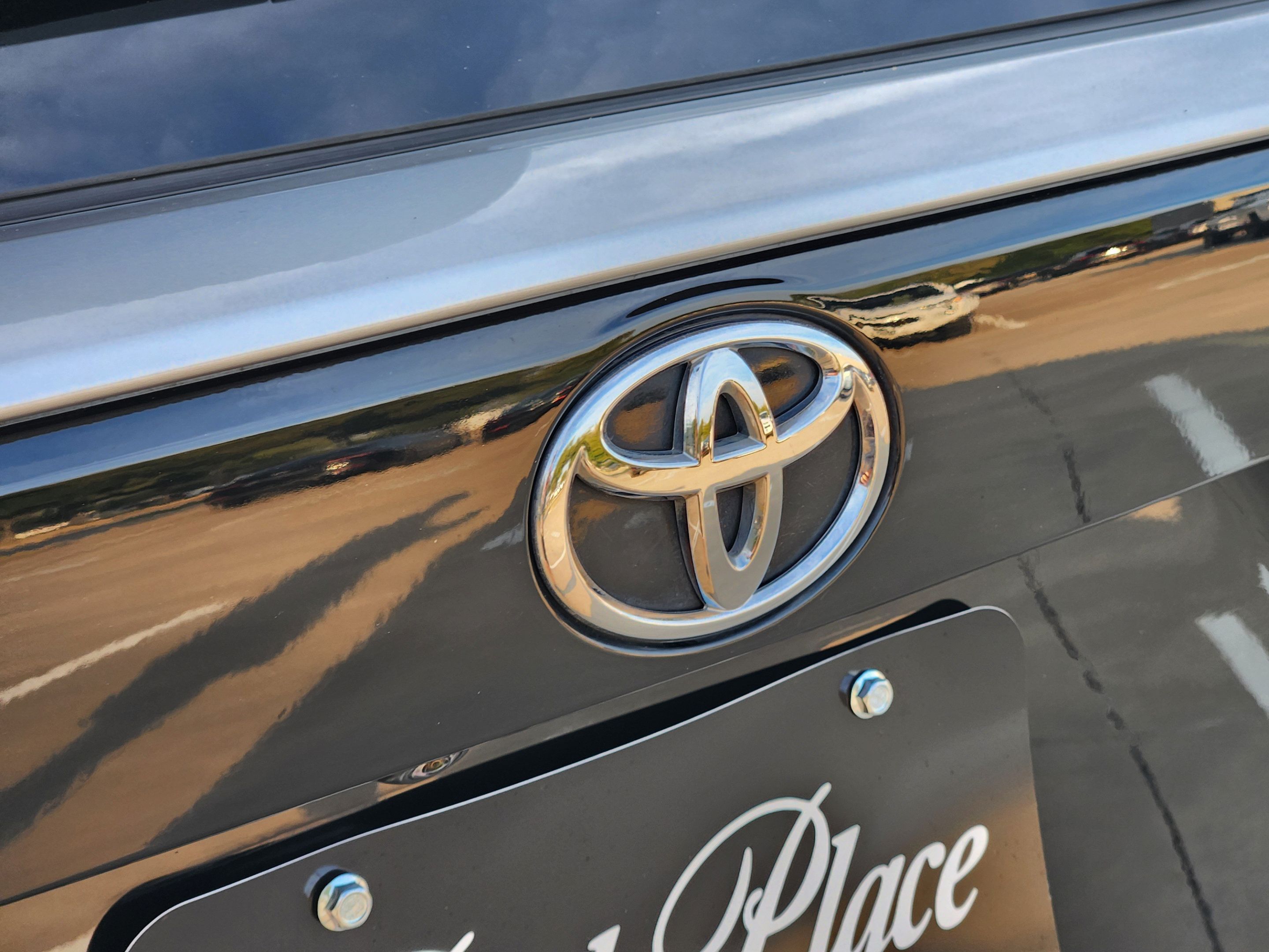 Used 2019 Toyota RAV4 Limited w/ Cold Weather Package FWD image 37