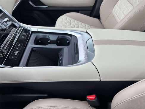 New 2025 Nissan Armada Platinum Reserve image 32