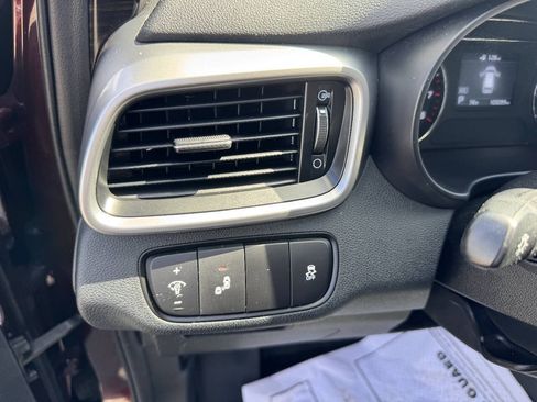 Used 2019 Kia Sorento FWD image 17