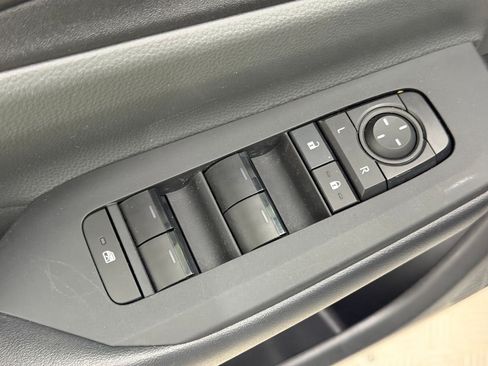 Used 2024 Toyota Prius LE FWD image 15