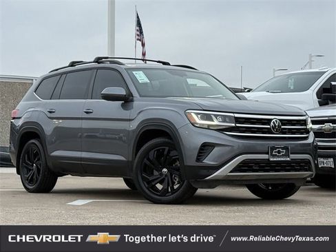 Used 2022 Volkswagen Atlas SE image 2