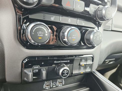 Used 2025 RAM 1500 Big Horn AWD/4WD image 31