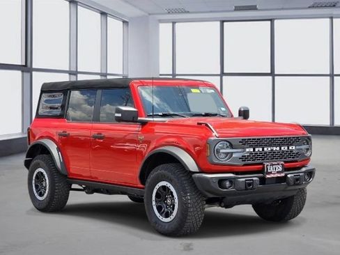 Used 2023 Ford Bronco Badlands w/ Sasquatch Package AWD/4WD image 3