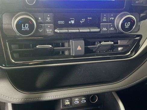 Used 2023 Toyota Highlander LE image 16