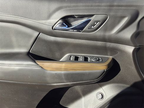 Used 2023 GMC Acadia SLE w/ Driver Convenience Package image 17