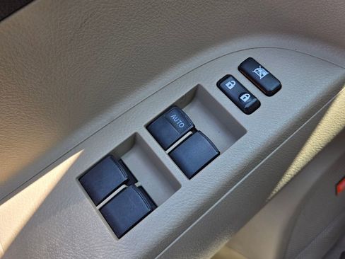 Used 2012 Toyota Highlander Limited w/ Tow Pkg image 33