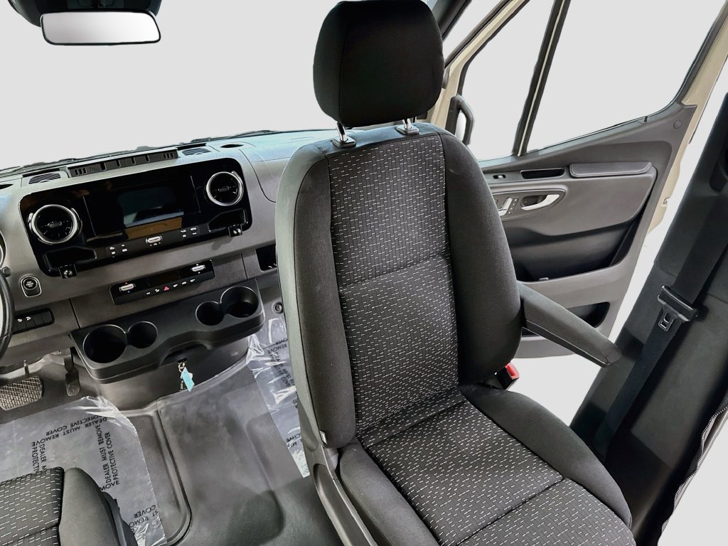 Used 2021 Mercedes-Benz Sprinter 2500 image 27
