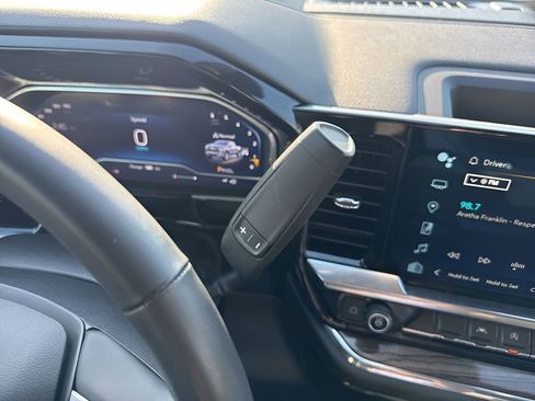 Used 2023 Chevrolet Silverado 1500 LT image 16