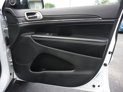 Used 2016 Jeep Grand Cherokee Limited AWD/4WD image 26