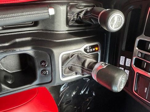 Used 2018 Jeep Wrangler Unlimited Sahara AWD/4WD image 20
