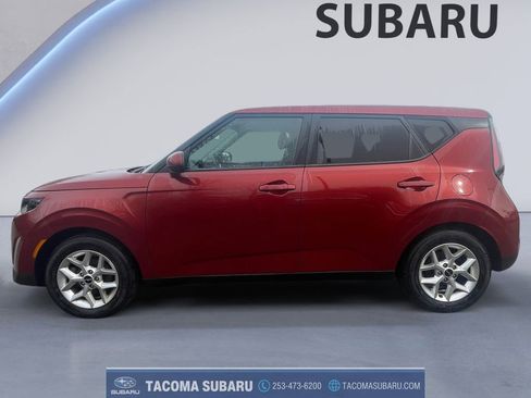 Used 2023 Kia Soul LX w/ LX Technology Package image 2