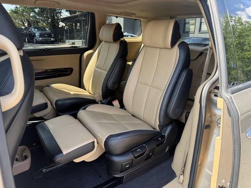 Used 2015 Kia Sedona SX Limited FWD image 11