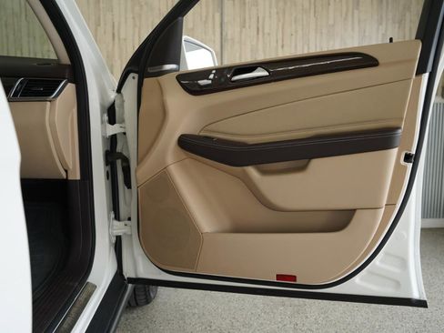 Used 2017 Mercedes-Benz GLE 350 4MATIC image 32