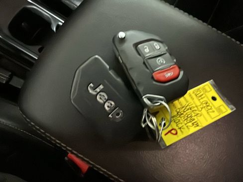 Used 2023 Jeep Wrangler Unlimited Sahara w/ Cold Weather Group AWD/4WD image 21