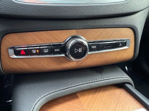 Used 2022 Volvo XC90 T8 Inscription Expression w/ Advanced Package image 40