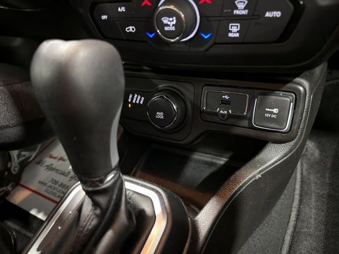 Used 2023 Jeep Renegade Latitude image 22