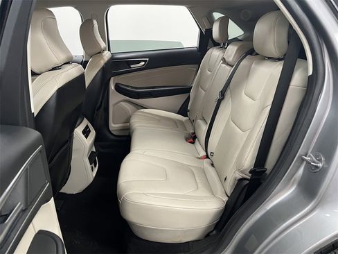 Used 2022 Ford Edge Titanium image 12