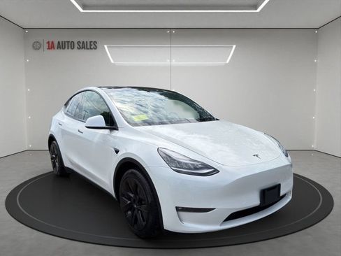 Used 2021 Tesla Model Y Long Range AWD/4WD image 7