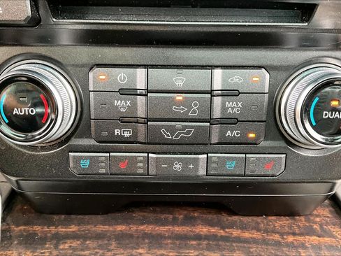 Used 2015 Ford F150 Platinum w/ Equipment Group 701A Luxury RWD image 35