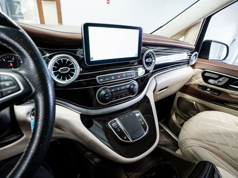 Used 2020 Mercedes-Benz Metris Passenger image 38