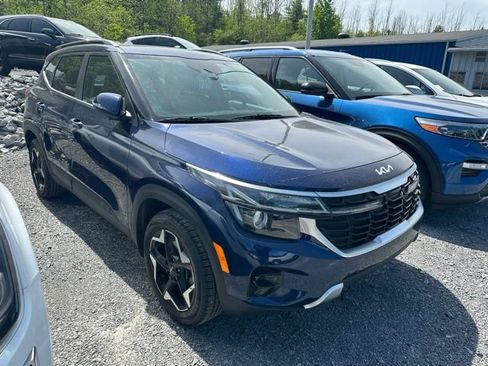 Used 2024 Kia Seltos EX AWD/4WD image 2