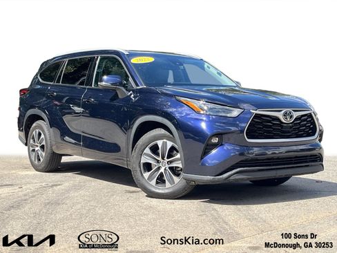 Used 2022 Toyota Highlander XLE image 1