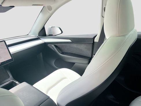 Used 2024 Tesla Model Y Performance AWD/4WD image 23