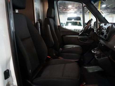 Used 2023 Mercedes-Benz Sprinter 2500 image 21