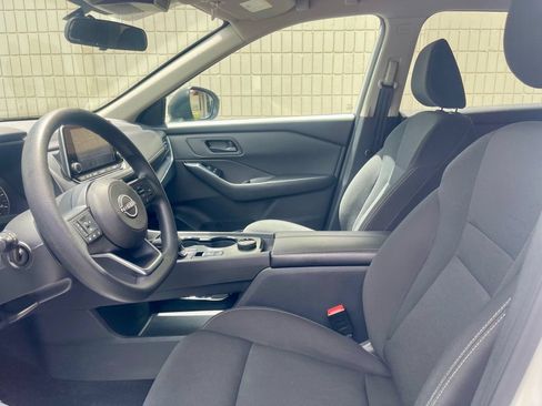 Used 2024 Nissan Rogue S AWD/4WD image 10