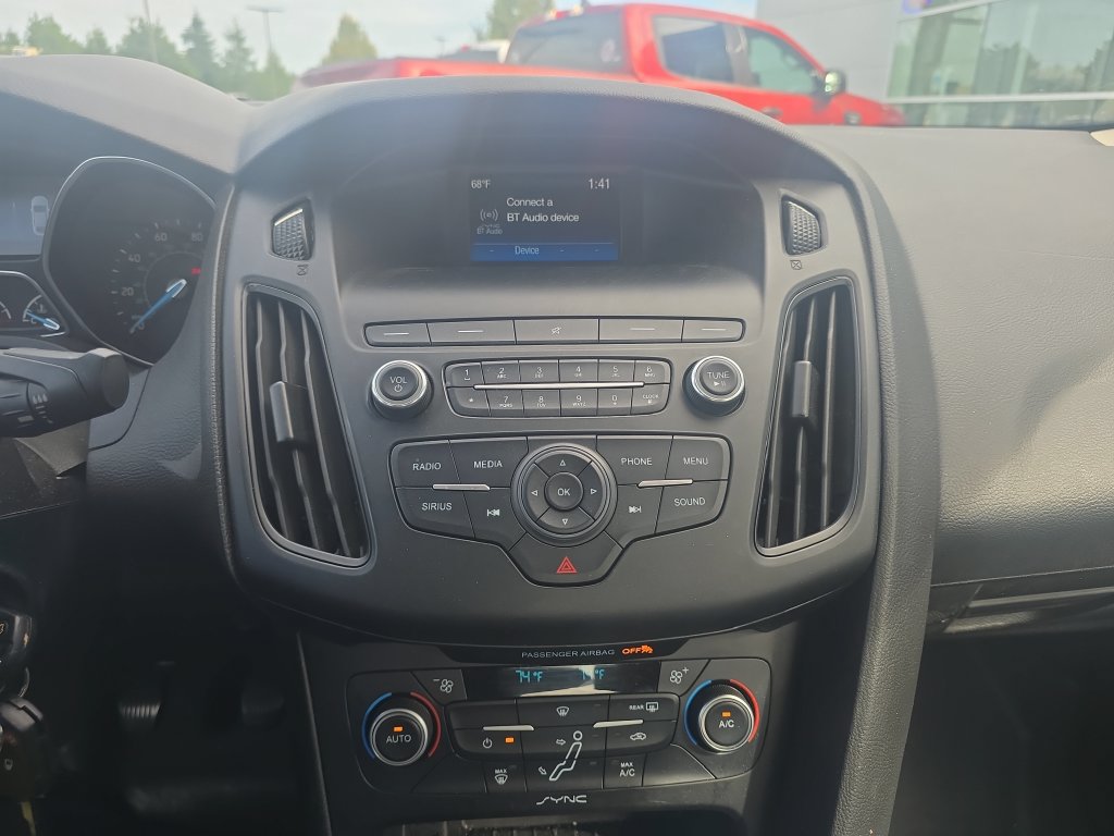 Used 2018 Ford Focus SE FWD image 14