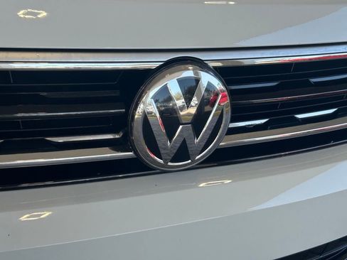 Used 2021 Volkswagen Tiguan SE R-Line image 18