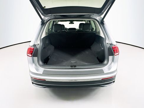 Used 2024 Volkswagen Tiguan SE image 29