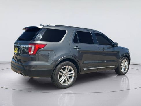 Used 2017 Ford Explorer XLT w/ Equipment Group 202A FWD image 6
