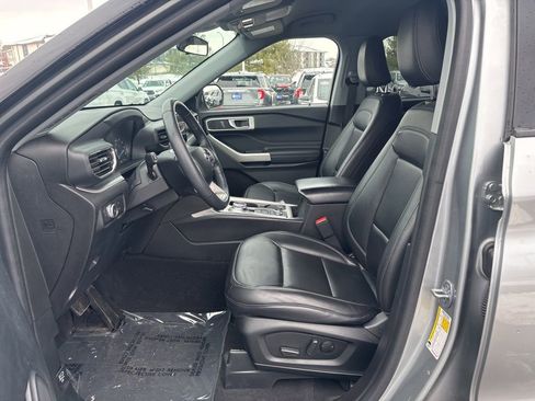 Used 2022 Ford Explorer XLT w/ Equipment Group 202A image 15