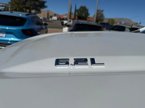 Used 2023 Chevrolet Silverado 1500 High Country w/ Technology Package image 2