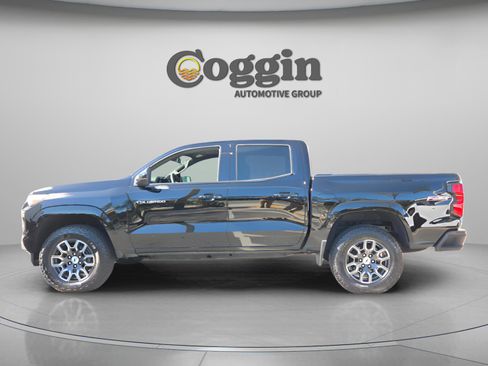 Used 2024 Chevrolet Colorado Z71 AWD/4WD image 3