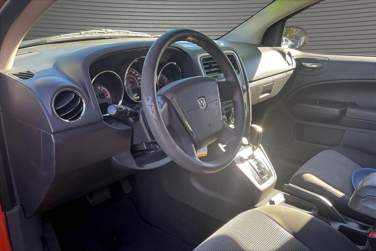 Used 2011 Dodge Caliber Heat FWD image 17