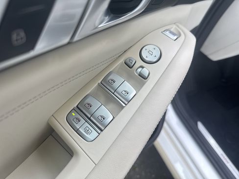 Used 2023 BMW X7 xDrive40i w/ Premium Package AWD/4WD image 16