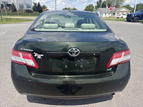 Used 2011 Toyota Camry LE FWD image 4