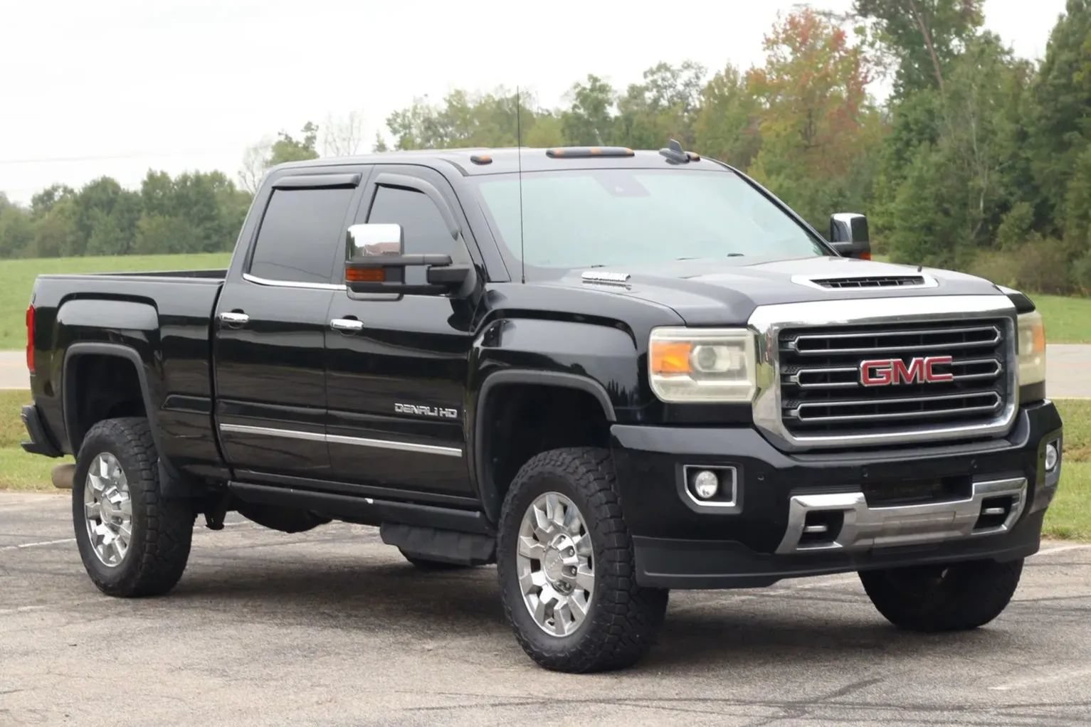 Used 2018 GMC Sierra 2500 Denali w/ Duramax Plus Package AWD/4WD image 1