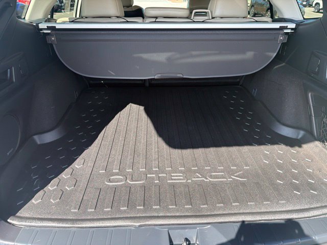Used 2022 Subaru Outback Limited AWD/4WD image 9