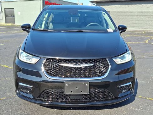 Used 2024 Chrysler Pacifica Touring-L FWD image 29