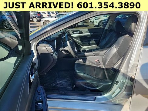Used 2022 Nissan Maxima SV w/ Floor Mat Group image 9
